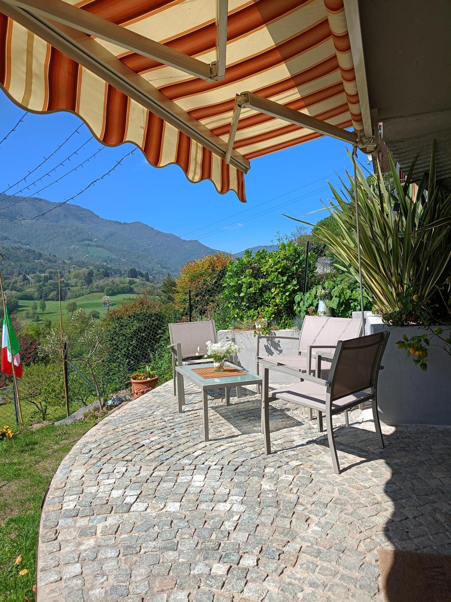 La Casa Di Emy Villa Solto Collina Екстериор снимка