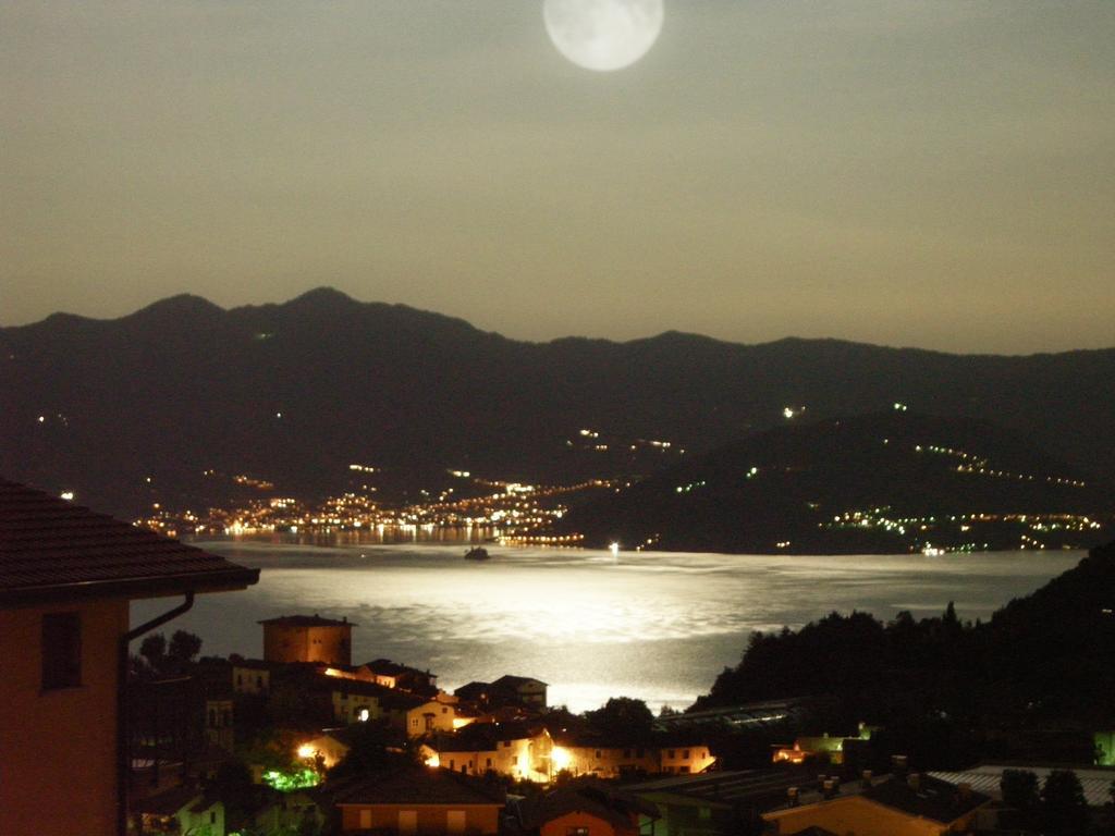 La Casa Di Emy Villa Solto Collina Стая снимка